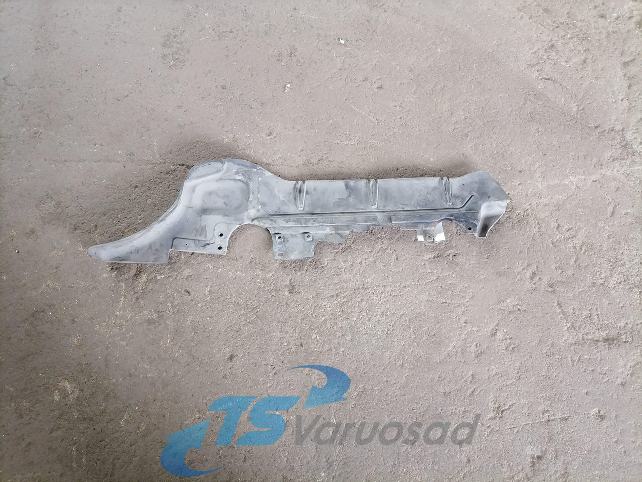 Scania Radiaatori pealne kate 2070728 - Univerzálny diel pre Nákladné auto: obrázok 2 Scania Radiaatori pealne kate 2070728 - Univerzálny diel pre Nákladné auto: obrázok 2
