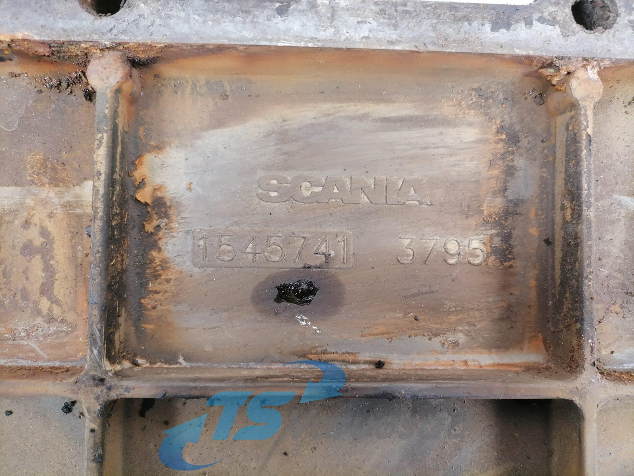 Scania engine side cover 1545741 - Motor a diely pre Nákladné auto: obrázok 3 Scania engine side cover 1545741 - Motor a diely pre Nákladné auto: obrázok 3