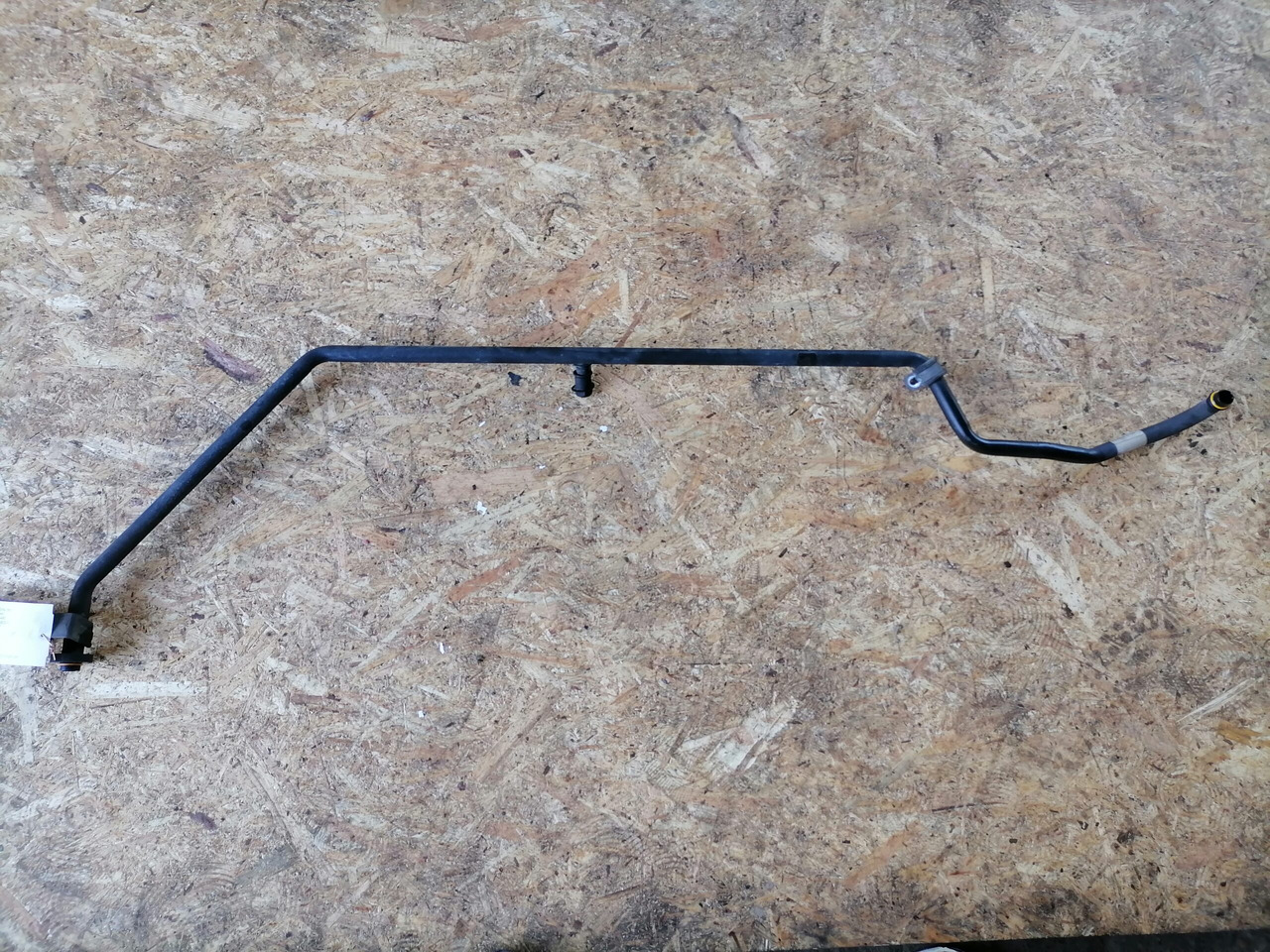 Volvo A/C pipe 20498305 - Kúrenie/ Vetranie pre Nákladné auto: obrázok 2 Volvo A/C pipe 20498305 - Kúrenie/ Vetranie pre Nákladné auto: obrázok 2