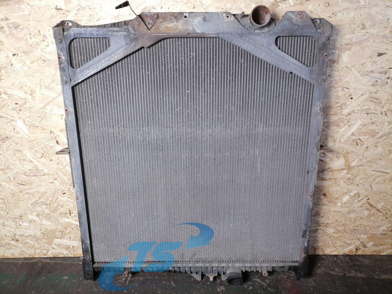 Volvo Cooling radiator 20758820 - Chladič pre Nákladné auto: obrázok 1 Volvo Cooling radiator 20758820 - Chladič pre Nákladné auto: obrázok 1
