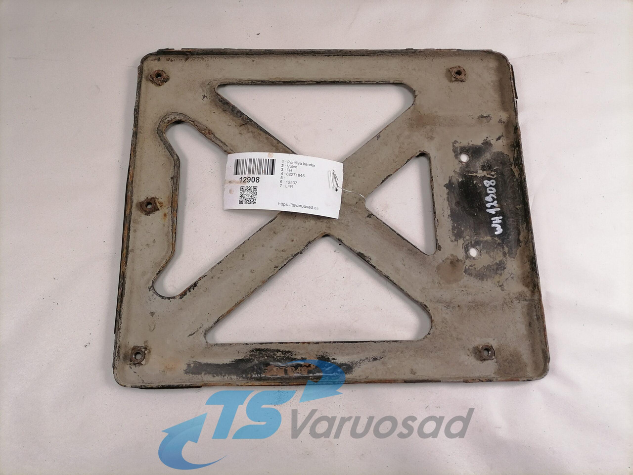 Volvo Mudguard bracket 82271846 - Univerzálny diel pre Nákladné auto: obrázok 2 Volvo Mudguard bracket 82271846 - Univerzálny diel pre Nákladné auto: obrázok 2