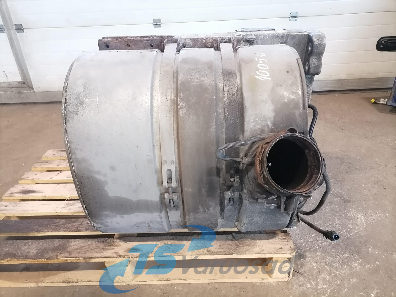 Volvo Muffler 20894953 - Tlumič výfuku pre Nákladné auto: obrázok 2 Volvo Muffler 20894953 - Tlumič výfuku pre Nákladné auto: obrázok 2