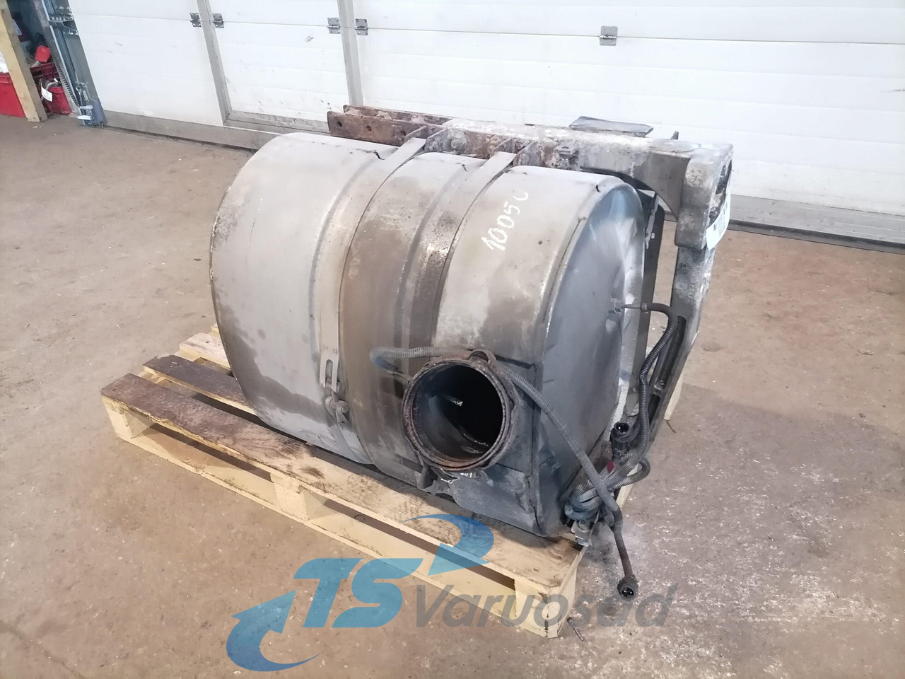 Volvo Muffler 20894953 - Tlumič výfuku pre Nákladné auto: obrázok 1 Volvo Muffler 20894953 - Tlumič výfuku pre Nákladné auto: obrázok 1