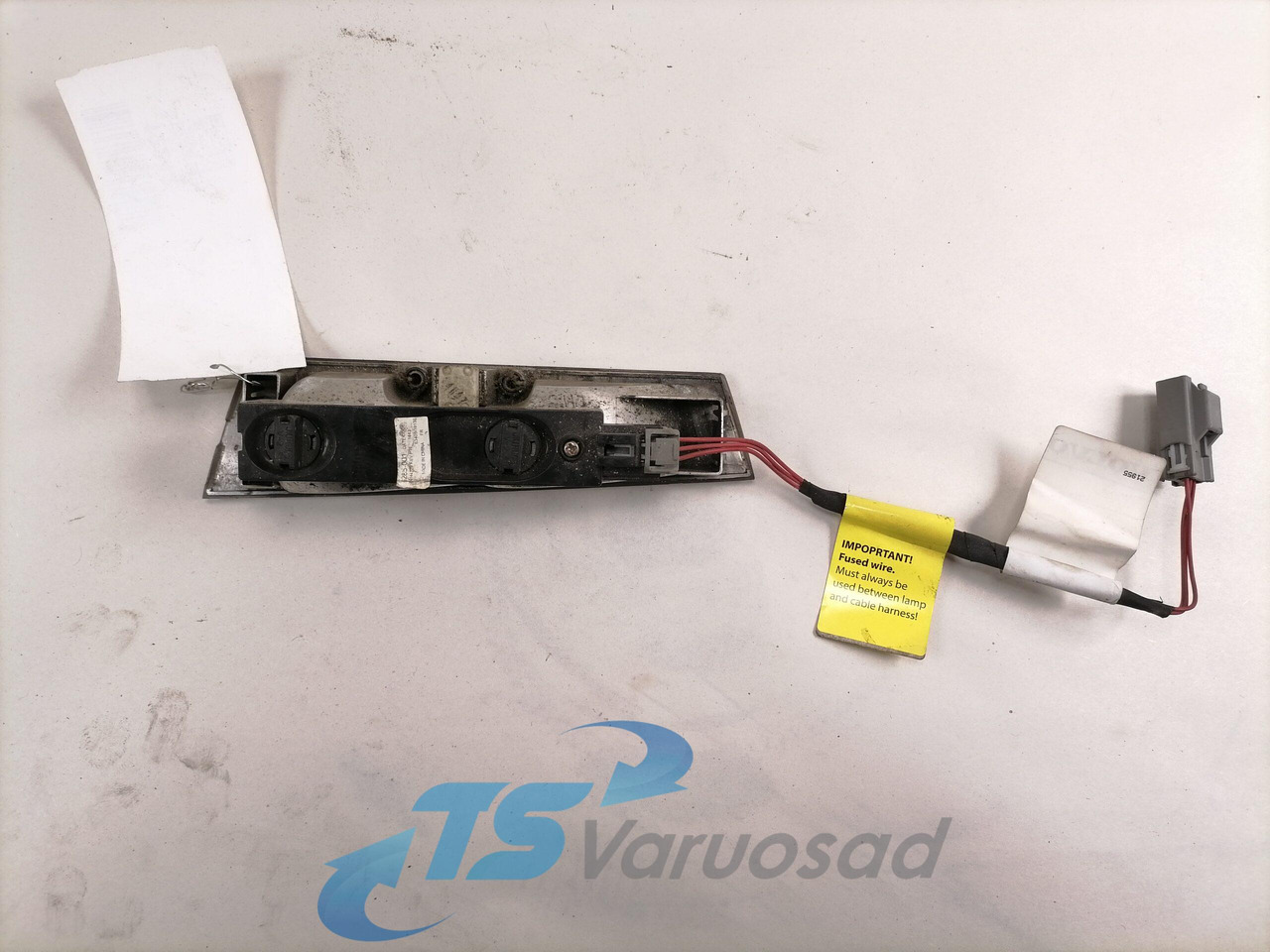 Volvo Salongi valgusti 84144229 - Univerzálny diel pre Nákladné auto: obrázok 2 Volvo Salongi valgusti 84144229 - Univerzálny diel pre Nákladné auto: obrázok 2