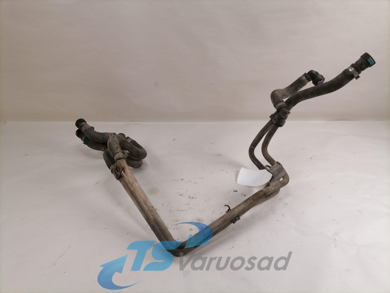 Volvo Salongisoojendus torud 21913681 - Kúrenie/ Vetranie pre Nákladné auto: obrázok 1 Volvo Salongisoojendus torud 21913681 - Kúrenie/ Vetranie pre Nákladné auto: obrázok 1