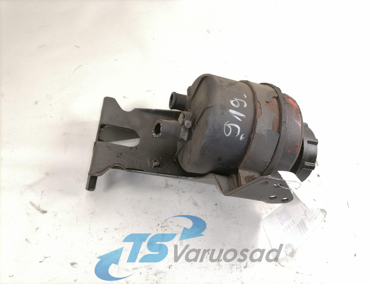Volvo Steering oil tank+ bracket 1592945 - Hadica riadenia pre Nákladné auto: obrázok 1 Volvo Steering oil tank+ bracket 1592945 - Hadica riadenia pre Nákladné auto: obrázok 1