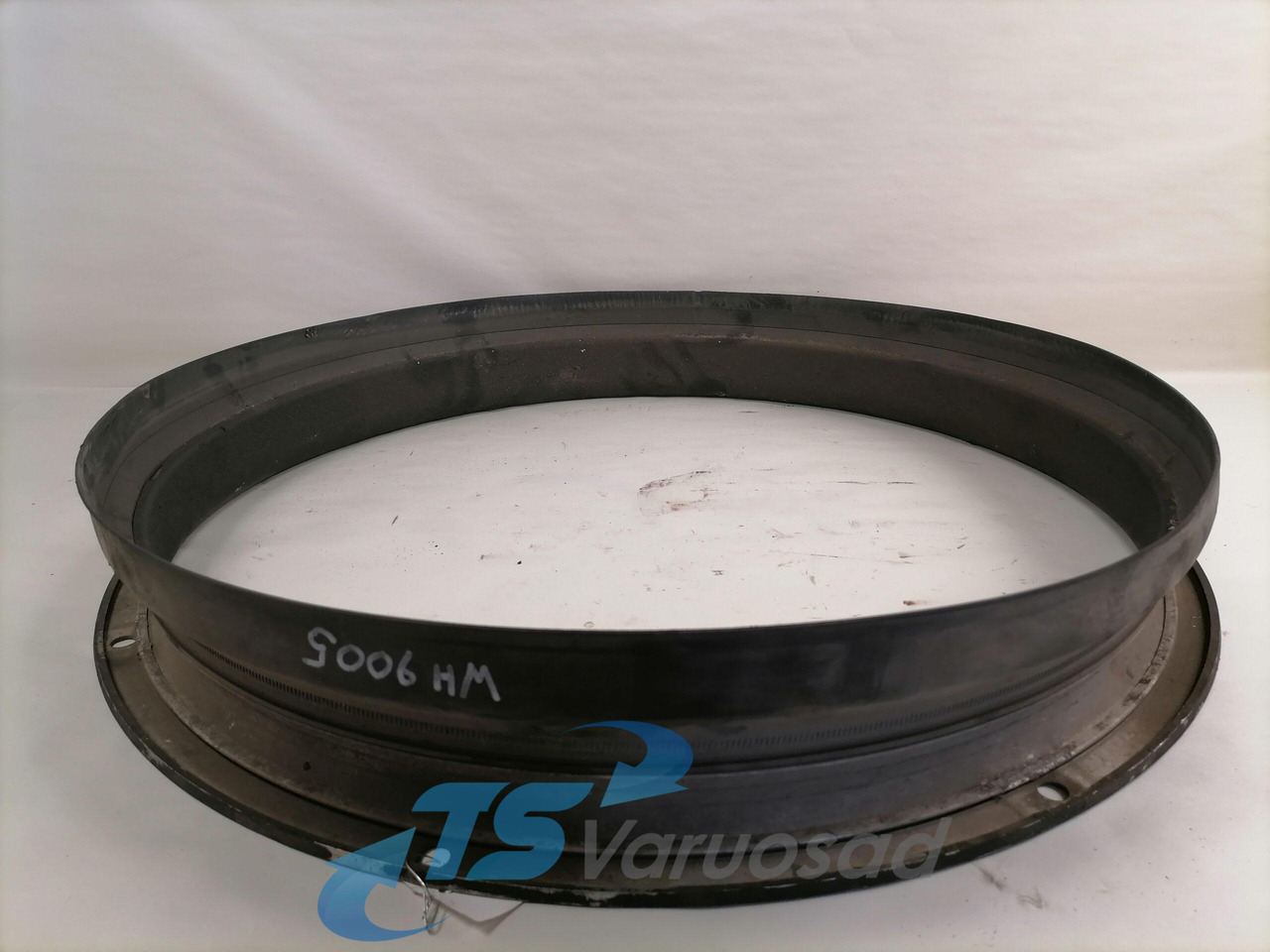 Volvo Ventilaatori metallrõngas 1665405 - Chladič pre Nákladné auto: obrázok 2 Volvo Ventilaatori metallrõngas 1665405 - Chladič pre Nákladné auto: obrázok 2