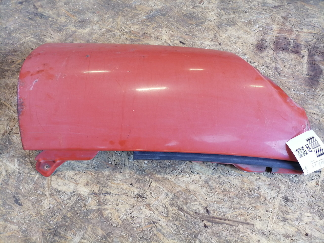 Volvo Volvo kabiini nurgapõsk, vasak 20379171 - Mriežka pre Nákladné auto: obrázok 2 Volvo Volvo kabiini nurgapõsk, vasak 20379171 - Mriežka pre Nákladné auto: obrázok 2