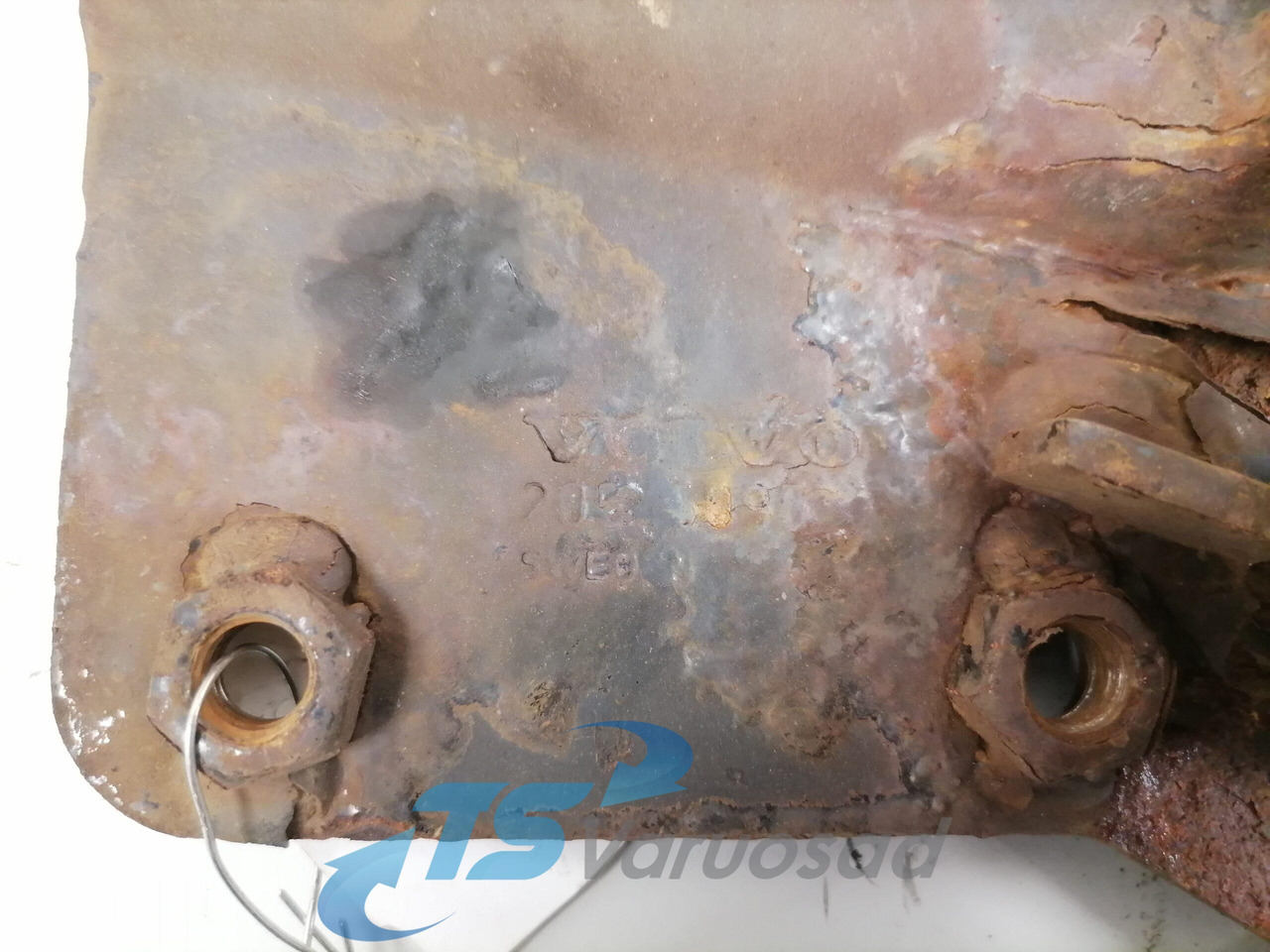 Volvo lower grille carrier hinge 20545095 - Mriežka pre Nákladné auto: obrázok 2 Volvo lower grille carrier hinge 20545095 - Mriežka pre Nákladné auto: obrázok 2