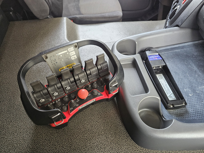 DAF CF 330 6x2 / PALFINGER CRANE / KRAN / CURTAIN - Auto s hydraulickou rukou: obrázok 3 DAF CF 330 6x2 / PALFINGER CRANE / KRAN / CURTAIN - Auto s hydraulickou rukou: obrázok 3