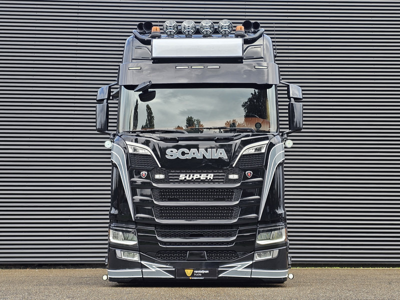 Scania S580 V8 / 4x2 / FULL AIR / RETARDER - Ťahač: obrázok 2 Scania S580 V8 / 4x2 / FULL AIR / RETARDER - Ťahač: obrázok 2