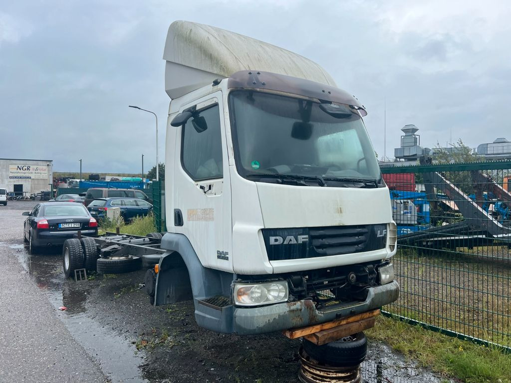DAF LF 45.220 12 to. for PARTS no engine no gearbox! - Plachtové nákladné vozidlo: obrázok 4 DAF LF 45.220 12 to. for PARTS no engine no gearbox! - Plachtové nákladné vozidlo: obrázok 4