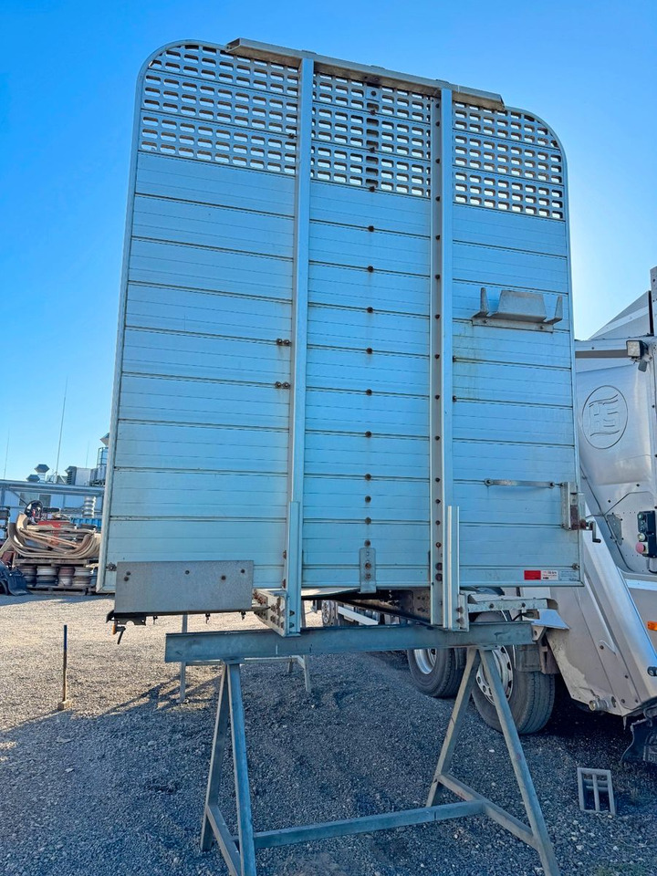 Holzwagenaufbau mit Rungen Aluminium - Auto s hydraulickou rukou: obrázok 5 Holzwagenaufbau mit Rungen Aluminium - Auto s hydraulickou rukou: obrázok 5