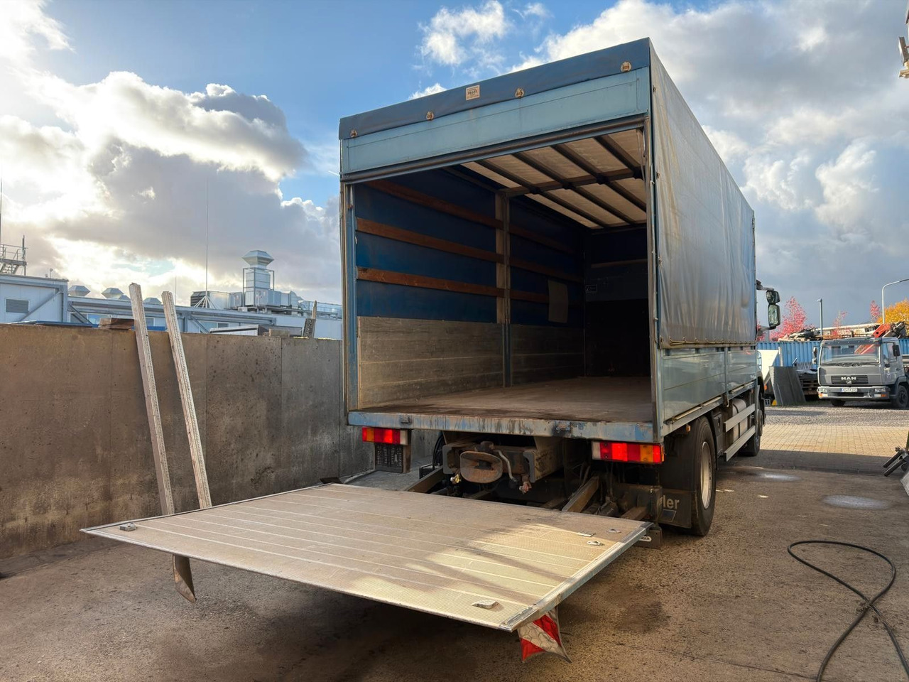 Plachtové nákladné vozidlo Iveco 190S36/9 Stralis Pritsche & Hebebühne 3 to. TOP: obrázok 7 Plachtové nákladné vozidlo Iveco 190S36/9 Stralis Pritsche & Hebebühne 3 to. TOP: obrázok 7