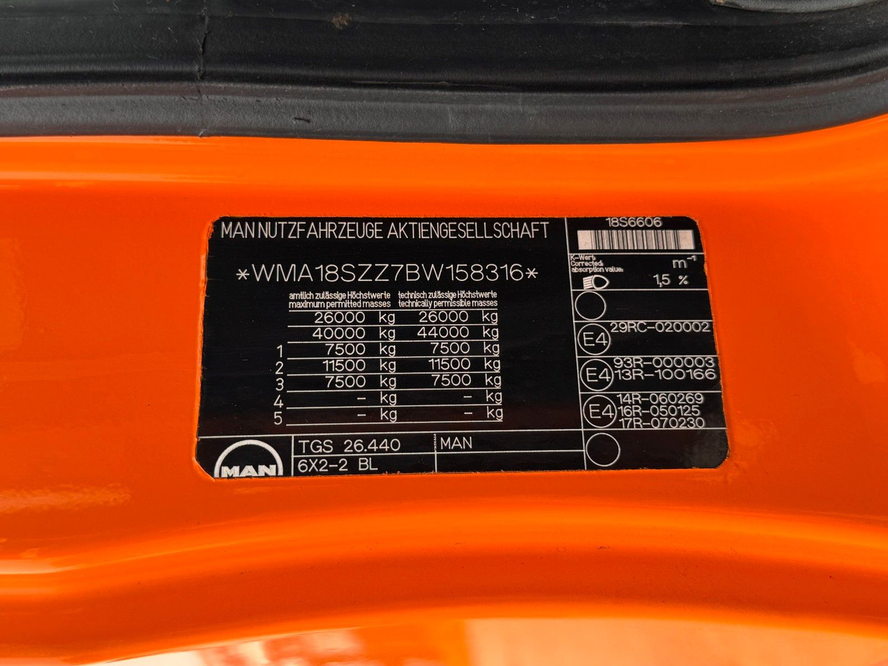 MAN 26.40 6X2 Multilift Abroller - Hákový nosič kontajnerov: obrázok 4 MAN 26.40 6X2 Multilift Abroller - Hákový nosič kontajnerov: obrázok 4