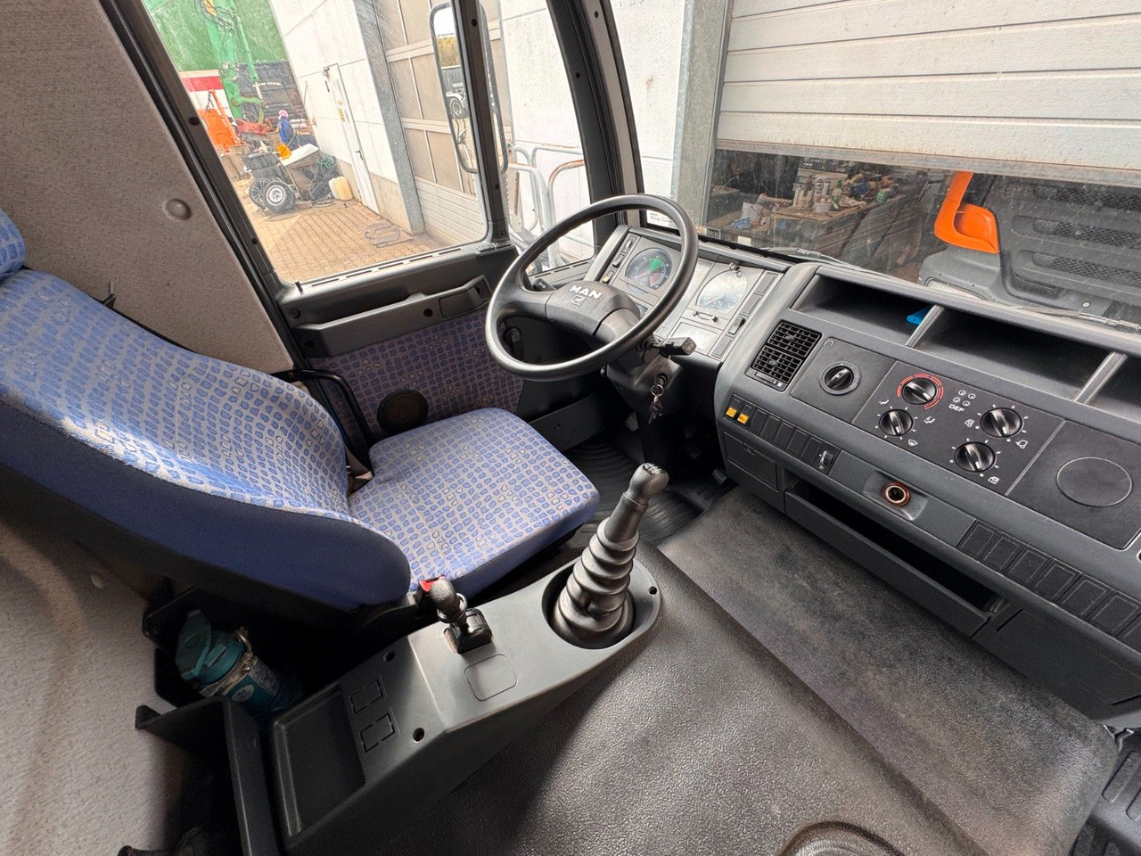 MAN 8.140 4X2 Pritsche Plane Original Km - Plachtová dodávka: obrázok 3 MAN 8.140 4X2 Pritsche Plane Original Km - Plachtová dodávka: obrázok 3