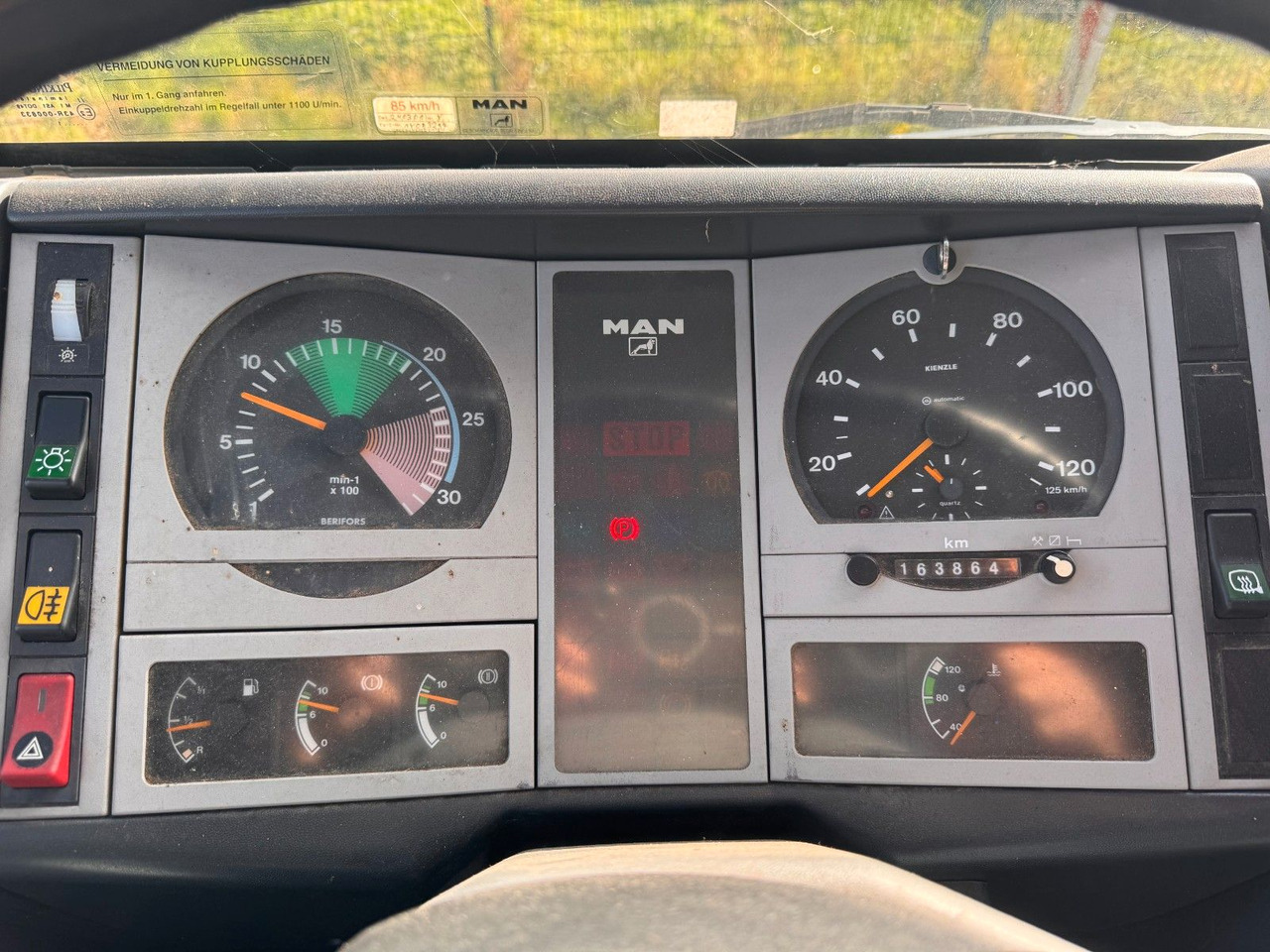 MAN 8.140 4X2 Pritsche Plane Original Km - Plachtová dodávka: obrázok 2 MAN 8.140 4X2 Pritsche Plane Original Km - Plachtová dodávka: obrázok 2