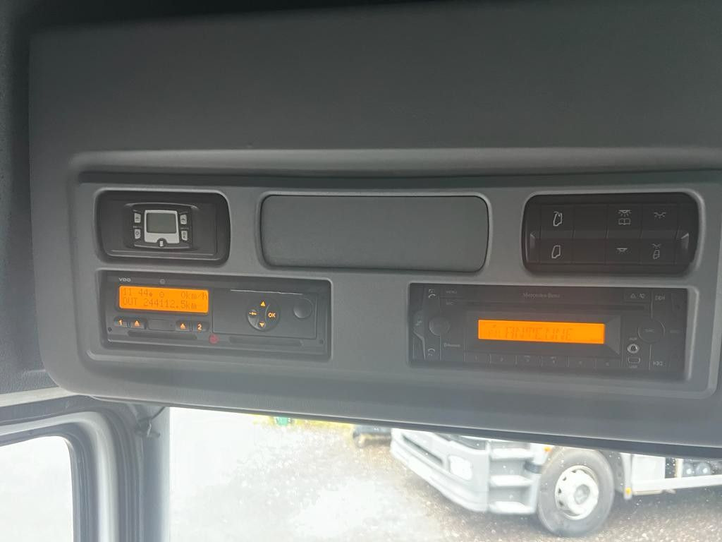 Mercedes-Benz 1324 4X2 Koffer Plane 6 to. Hebebühne Mercedes-Benz 1324 4X2 Koffer Plane 6 to. Hebebühne - Plachtové nákladné vozidlo: obrázok 5 Mercedes-Benz 1324 4X2 Koffer Plane 6 to. Hebebühne Mercedes-Benz 1324 4X2 Koffer Plane 6 to. Hebebühne - Plachtové nákladné vozidlo: obrázok 5