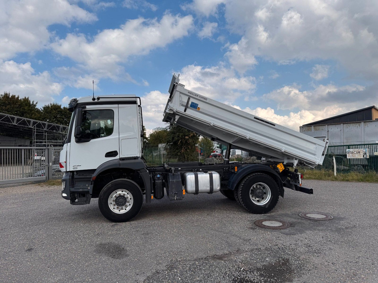 Mercedes-Benz 1835 2135 4X2 Meiller 3 S. Kipper Top Zustand - Sklápač: obrázok 1 Mercedes-Benz 1835 2135 4X2 Meiller 3 S. Kipper Top Zustand - Sklápač: obrázok 1