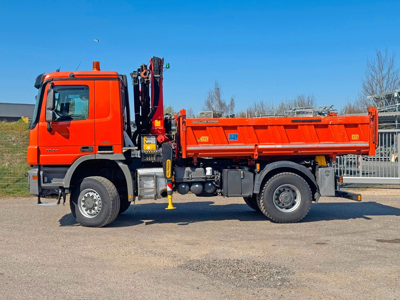 Mercedes-Benz 1844 4x4 Meiller 3S Bordmatik Palfinger PK16001K - Sklápač: obrázok 1 Mercedes-Benz 1844 4x4 Meiller 3S Bordmatik Palfinger PK16001K - Sklápač: obrázok 1