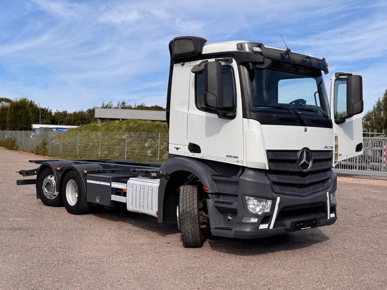Mercedes-Benz 2536 6X2 ADR & kipphydraulik für Gastank - Cisternové vozidlo: obrázok 1 Mercedes-Benz 2536 6X2 ADR & kipphydraulik für Gastank - Cisternové vozidlo: obrázok 1