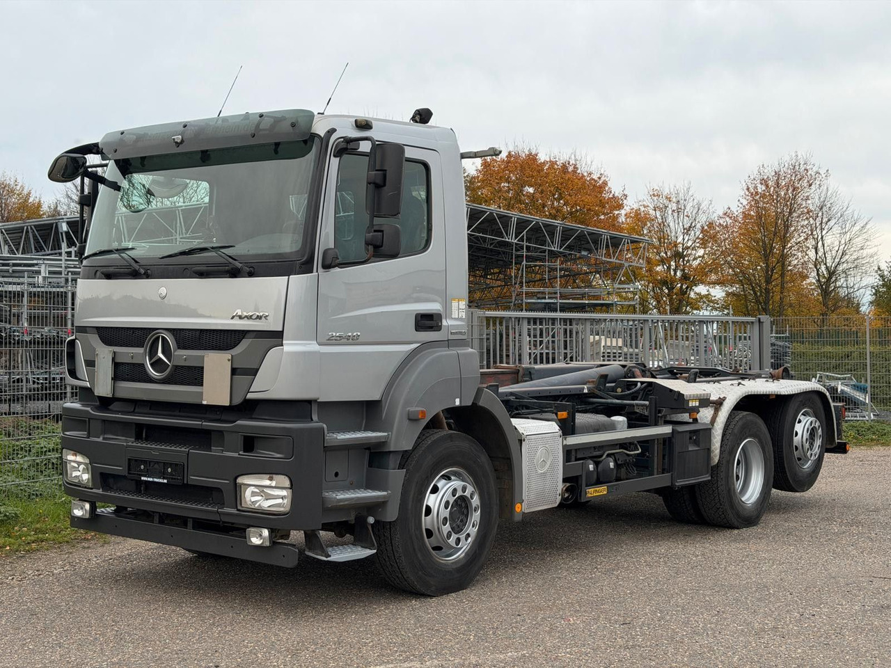 Mercedes-Benz 2540 L 6x2 Palfinger T20 mit hydr. Containerverr - Hákový nosič kontajnerov: obrázok 1 Mercedes-Benz 2540 L 6x2 Palfinger T20 mit hydr. Containerverr - Hákový nosič kontajnerov: obrázok 1