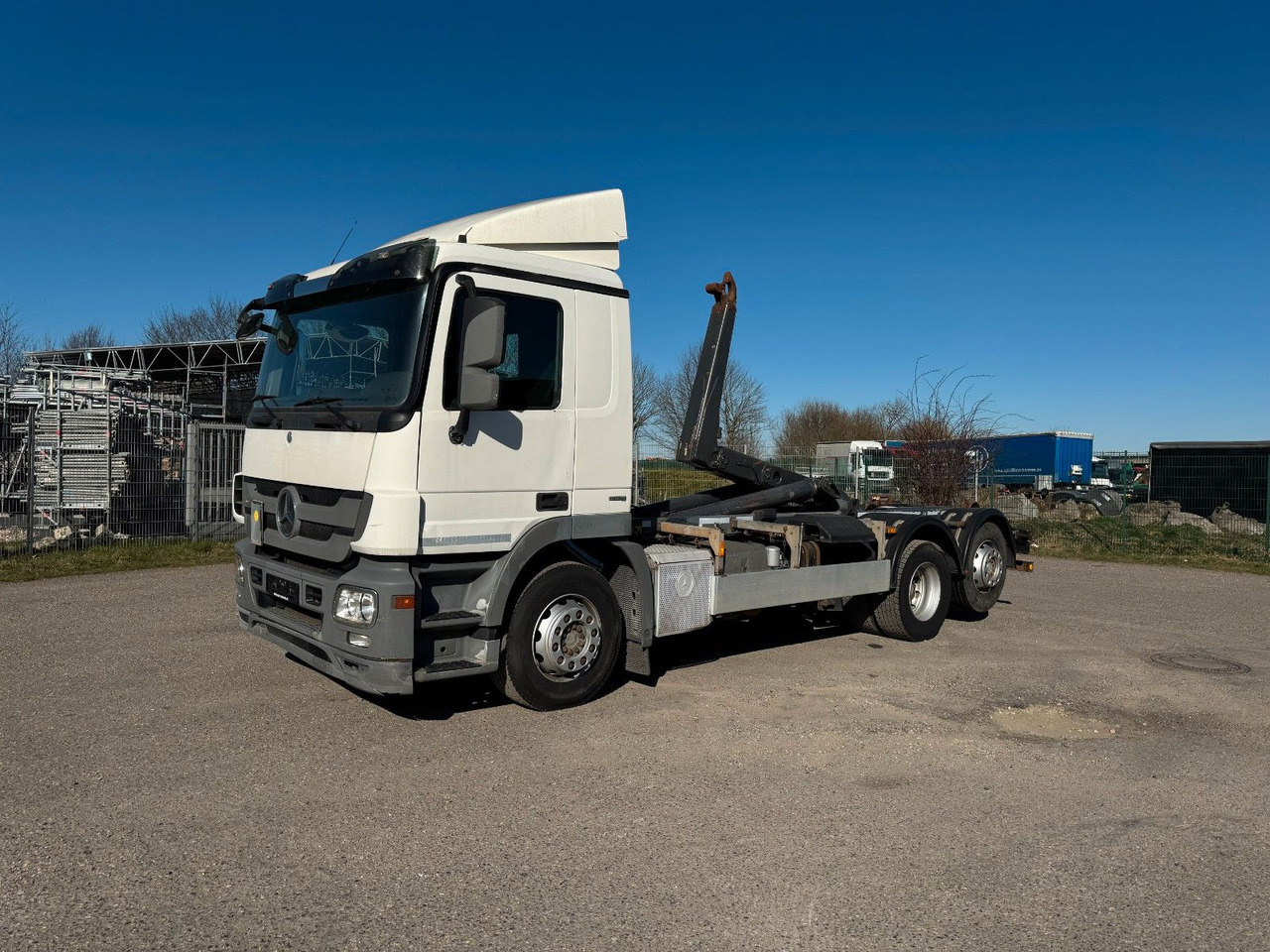 Mercedes-Benz 2541 6X2 Meiller RK 20.65 Klima M-Haus - Hákový nosič kontajnerov: obrázok 1 Mercedes-Benz 2541 6X2 Meiller RK 20.65 Klima M-Haus - Hákový nosič kontajnerov: obrázok 1