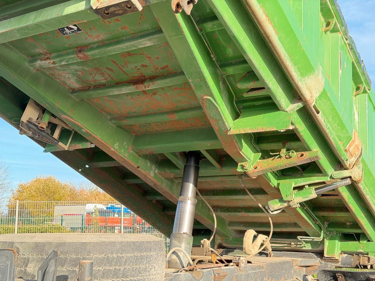 Leasing  Mercedes-Benz 2643 6x4 Meiller 3S. Kipper Bordmatik | Blatt/Bl Mercedes-Benz 2643 6x4 Meiller 3S. Kipper Bordmatik | Blatt/Bl: obrázok 9