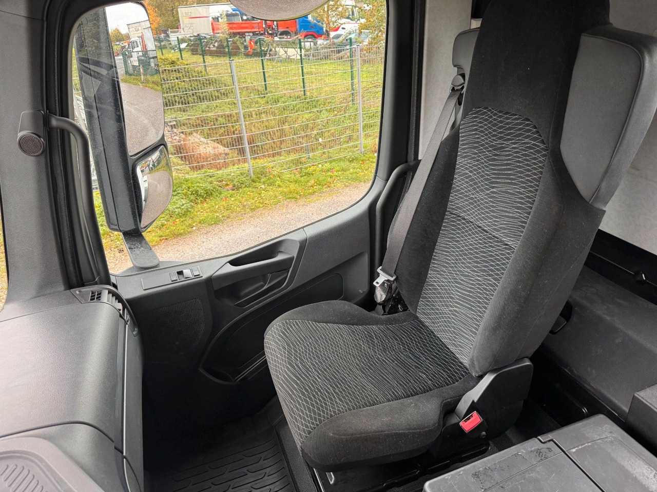 Mercedes-Benz 3748 8X4 Meiller Abroller mit Funk Top  Zustand - Hákový nosič kontajnerov: obrázok 5 Mercedes-Benz 3748 8X4 Meiller Abroller mit Funk Top  Zustand - Hákový nosič kontajnerov: obrázok 5