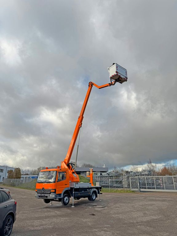 Mercedes-Benz 815 4x2 Hubarbeitsbühne Wumag 170 high 17 m Mercedes-Benz 815 4x2 Hubarbeitsbühne Wumag 170 high 17 m - Automobilová plošina, Dodávka: obrázok 1 Mercedes-Benz 815 4x2 Hubarbeitsbühne Wumag 170 high 17 m Mercedes-Benz 815 4x2 Hubarbeitsbühne Wumag 170 high 17 m - Automobilová plošina, Dodávka: obrázok 1