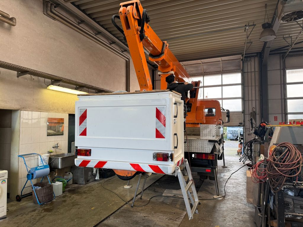 Mercedes-Benz 815 4x2 Hubarbeitsbühne Wumag 170 high 17 m Mercedes-Benz 815 4x2 Hubarbeitsbühne Wumag 170 high 17 m - Automobilová plošina, Dodávka: obrázok 4 Mercedes-Benz 815 4x2 Hubarbeitsbühne Wumag 170 high 17 m Mercedes-Benz 815 4x2 Hubarbeitsbühne Wumag 170 high 17 m - Automobilová plošina, Dodávka: obrázok 4