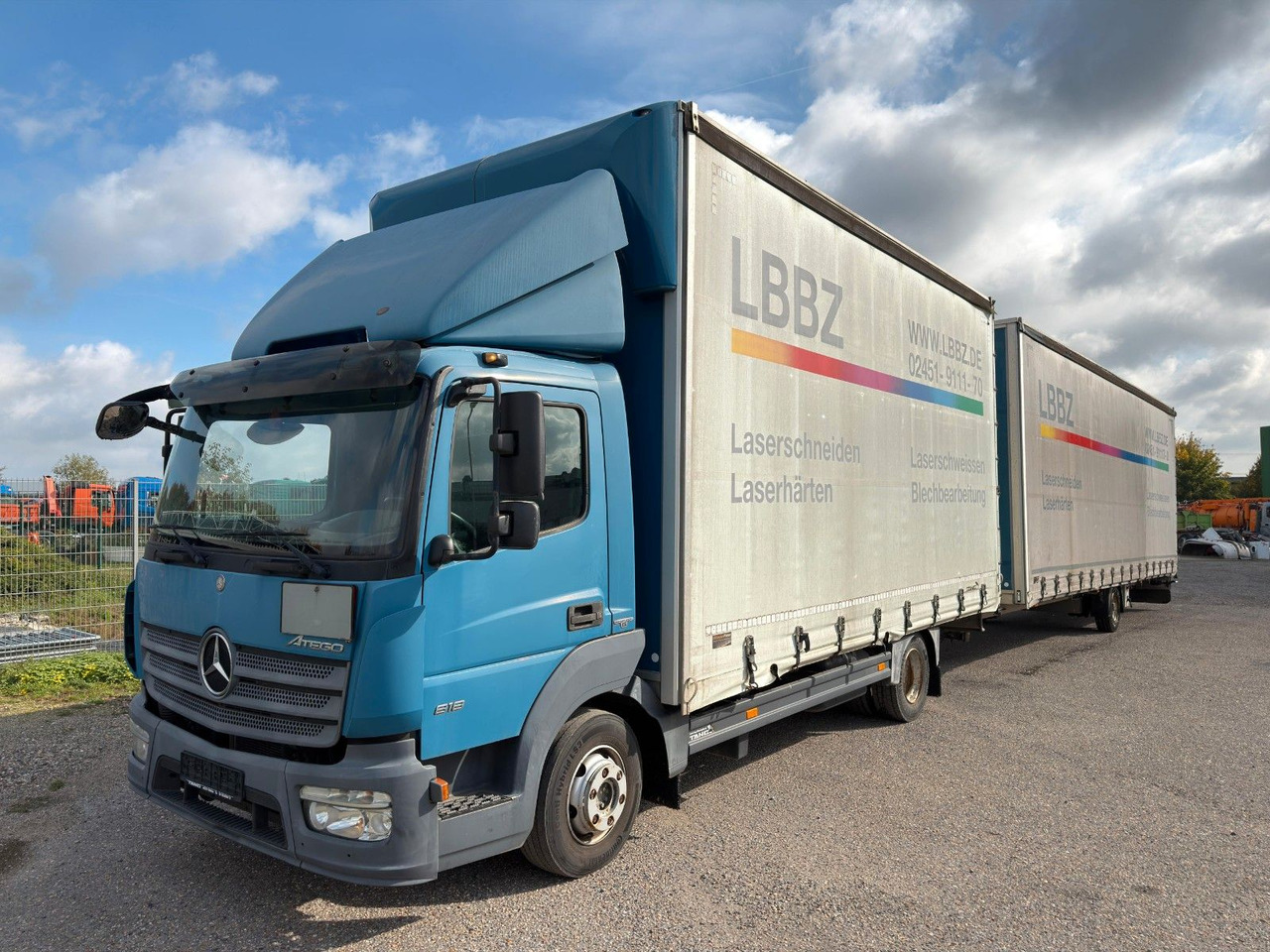 Mercedes-Benz 818 4X2 Pritsche & Plane & Tang Pritsche & Plane Mercedes-Benz 818 4X2 Pritsche & Plane & Tang Pritsche & Plane - Plachtová dodávka: obrázok 1 Mercedes-Benz 818 4X2 Pritsche & Plane & Tang Pritsche & Plane Mercedes-Benz 818 4X2 Pritsche & Plane & Tang Pritsche & Plane - Plachtová dodávka: obrázok 1