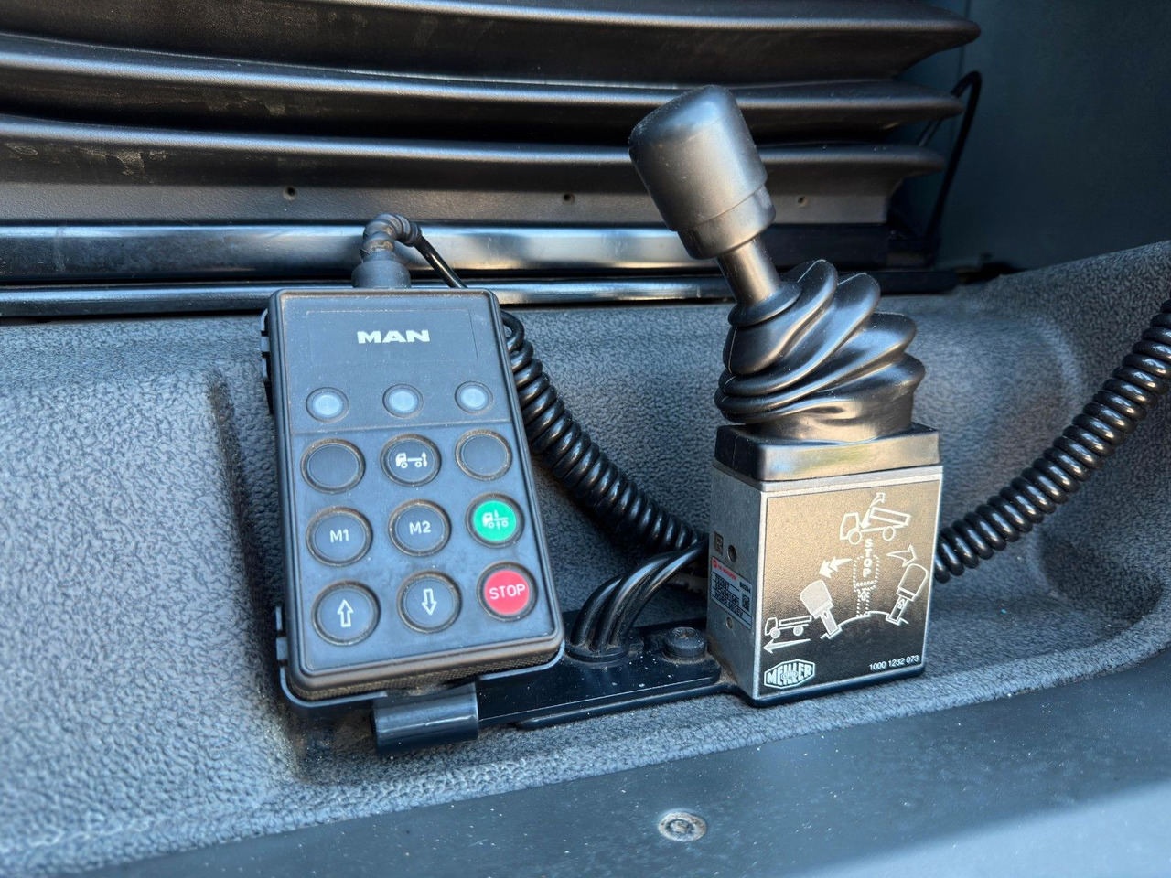 Ťahač MAN 18.460 4x2 Kipphydr. | Standheiz. | Top Zustand: obrázok 19 Ťahač MAN 18.460 4x2 Kipphydr. | Standheiz. | Top Zustand: obrázok 19