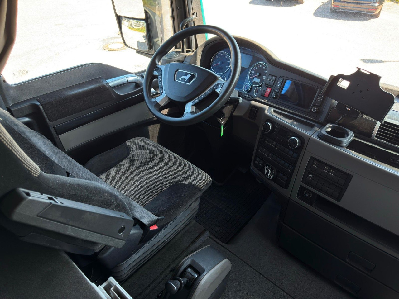 Ťahač MAN 18.460 4x2 Kipphydr. | Standheiz. | Top Zustand: obrázok 12 Ťahač MAN 18.460 4x2 Kipphydr. | Standheiz. | Top Zustand: obrázok 12