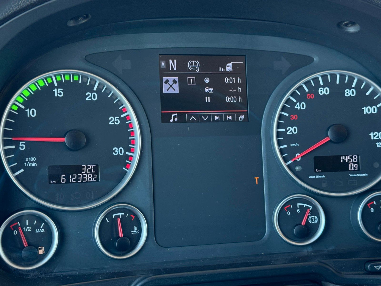 Ťahač MAN 18.460 4x2 Kipphydr. | Standheiz. | Top Zustand: obrázok 13 Ťahač MAN 18.460 4x2 Kipphydr. | Standheiz. | Top Zustand: obrázok 13