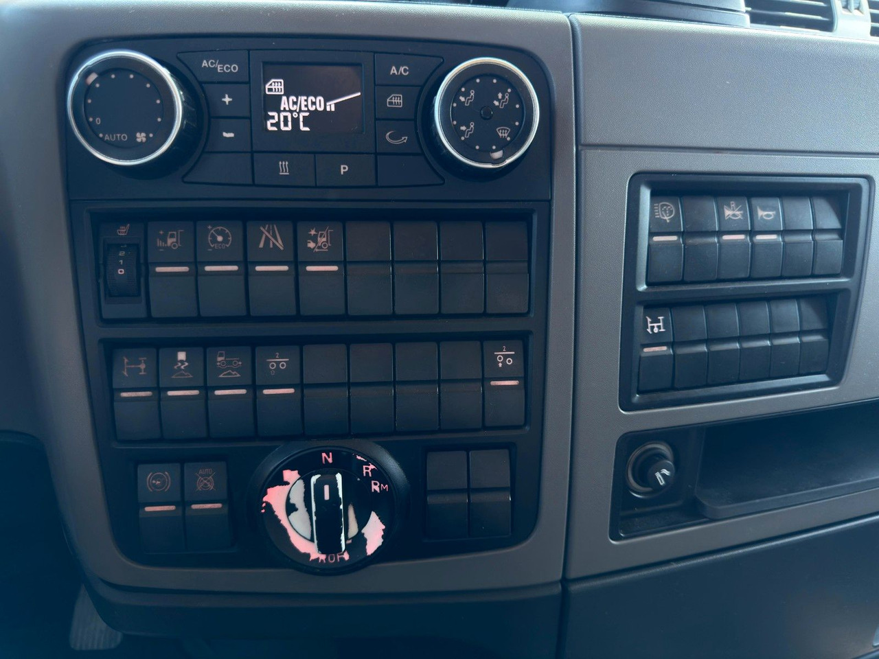 Ťahač MAN 18.460 4x2 Kipphydr. | Standheiz. | Top Zustand: obrázok 15 Ťahač MAN 18.460 4x2 Kipphydr. | Standheiz. | Top Zustand: obrázok 15