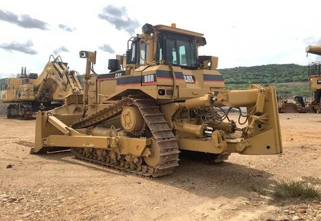CAT D8R - Buldozér: obrázok 2 CAT D8R - Buldozér: obrázok 2