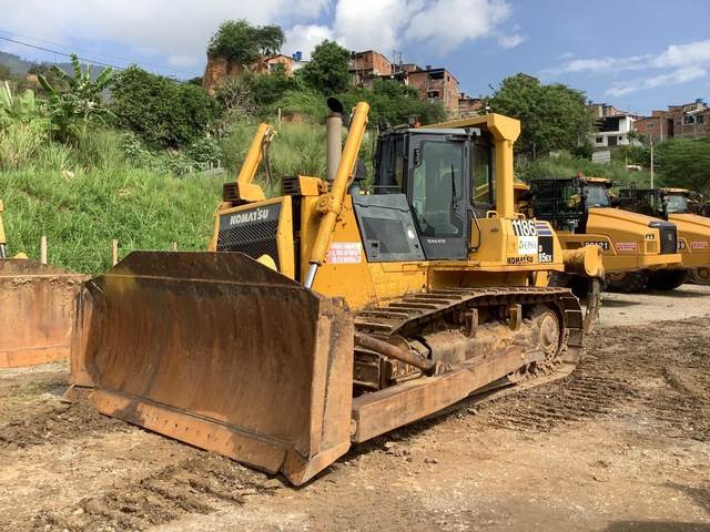 Komatsu D85EX-15 - Buldozér: obrázok 1 Komatsu D85EX-15 - Buldozér: obrázok 1