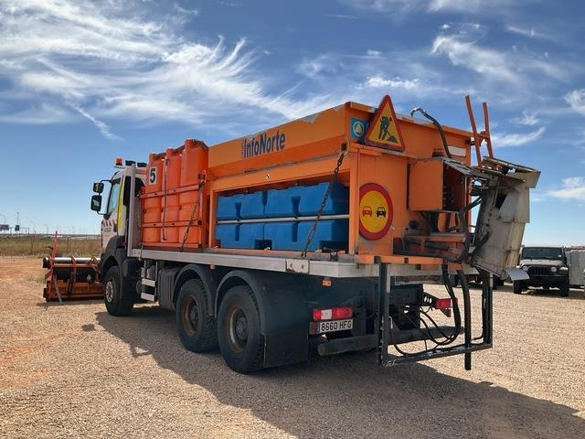 Renault Kerax 380DXI - Vozidlo na odpratávanie snehu: obrázok 2 Renault Kerax 380DXI - Vozidlo na odpratávanie snehu: obrázok 2