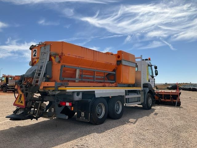 Renault Kerax 430DXI - Vozidlo na odpratávanie snehu: obrázok 3 Renault Kerax 430DXI - Vozidlo na odpratávanie snehu: obrázok 3