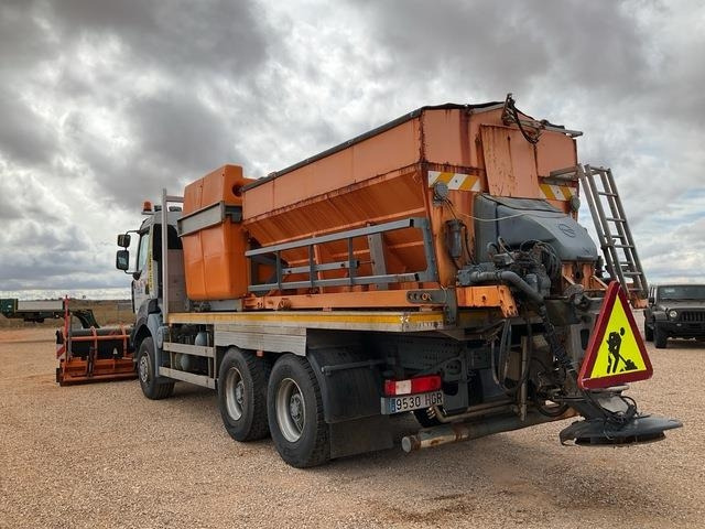 Renault Kerax 430DXI - Vozidlo na odpratávanie snehu: obrázok 2 Renault Kerax 430DXI - Vozidlo na odpratávanie snehu: obrázok 2