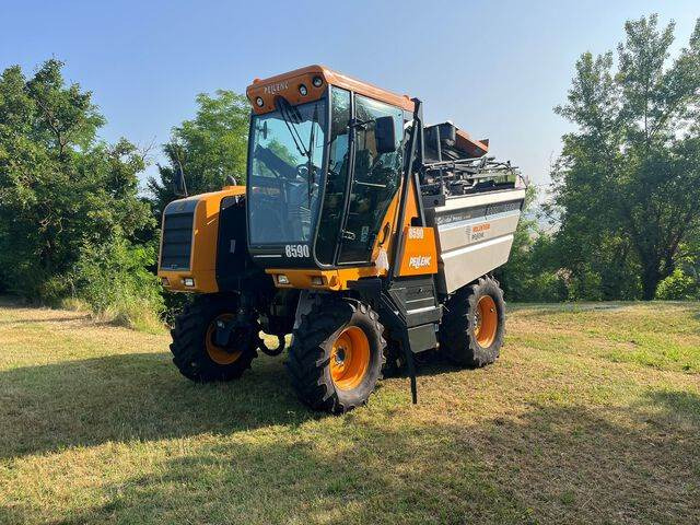 Pellenc MAV 8590 - Kombajn na sběr hroznů: obrázok 1 Pellenc MAV 8590 - Kombajn na sběr hroznů: obrázok 1