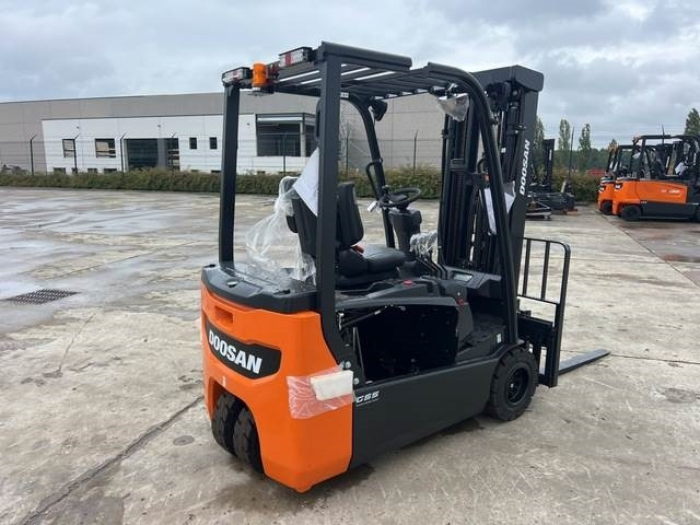 Doosan B20T-7 PLUS - Elektrický vysokozdvižný vozík: obrázok 3 Doosan B20T-7 PLUS - Elektrický vysokozdvižný vozík: obrázok 3