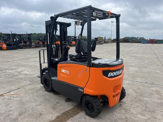 Doosan B30X-7 PLUS - Elektrický vysokozdvižný vozík: obrázok 2 Doosan B30X-7 PLUS - Elektrický vysokozdvižný vozík: obrázok 2