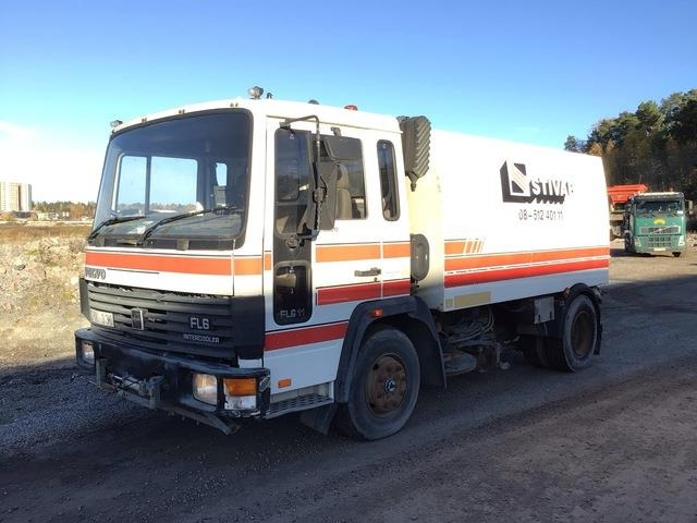Volvo FL611 - Zametacie vozidlo: obrázok 1 Volvo FL611 - Zametacie vozidlo: obrázok 1
