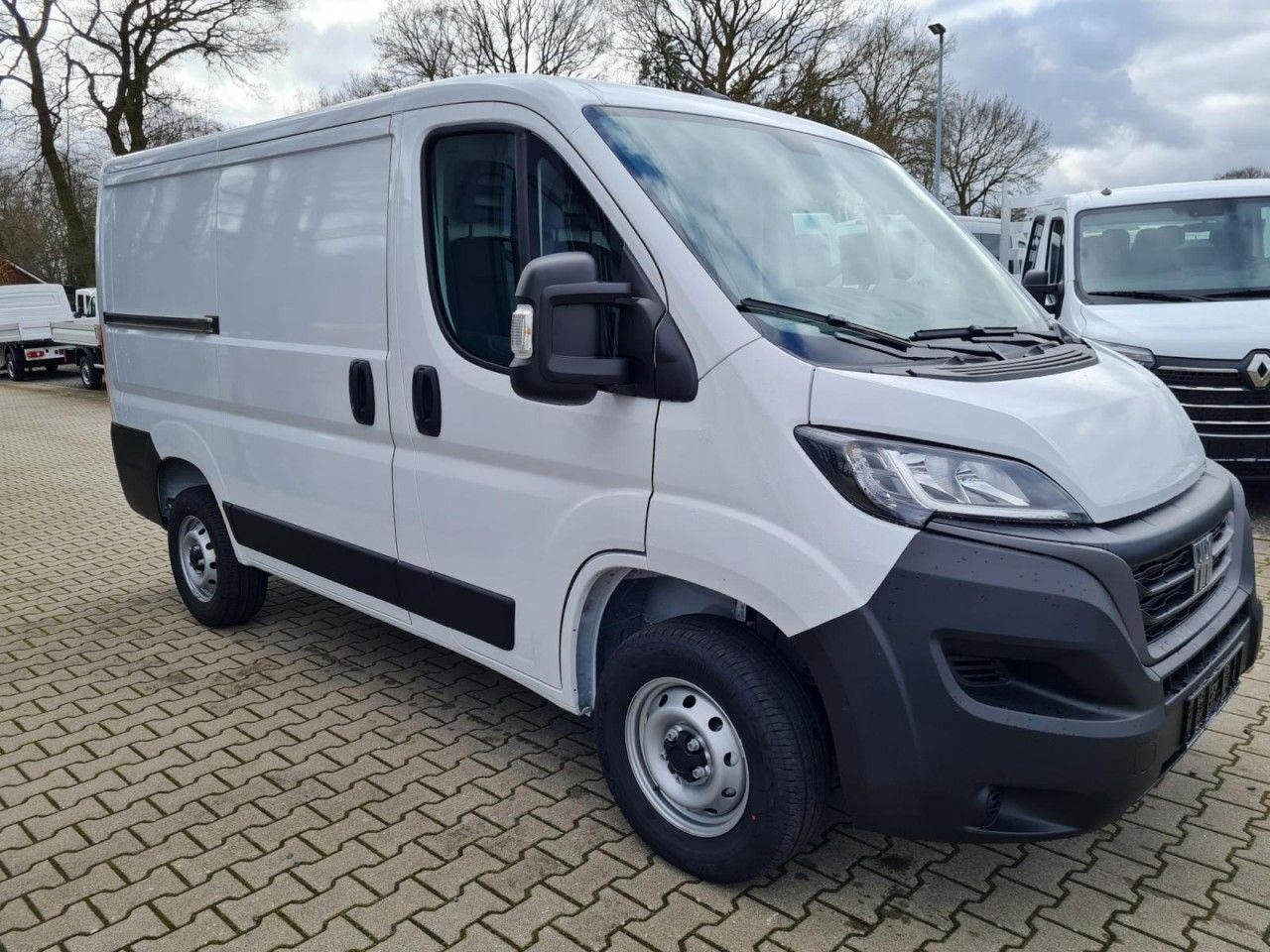 Fiat Ducato 30 Kasten L1H1 KLIMA PDC REGALE TEMPOMAT - Malá dodávka: obrázok 4 Fiat Ducato 30 Kasten L1H1 KLIMA PDC REGALE TEMPOMAT - Malá dodávka: obrázok 4