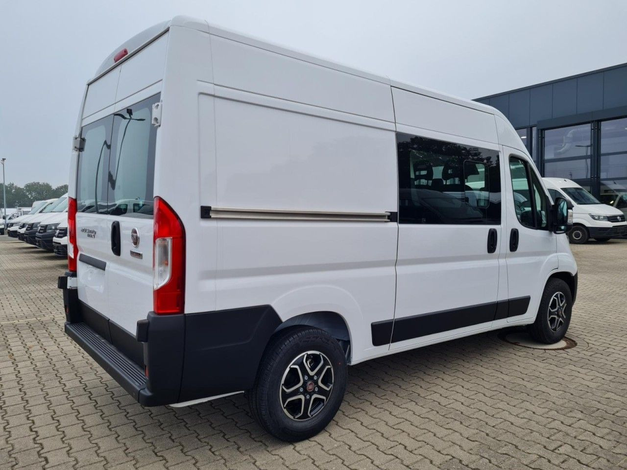 Fiat Ducato 35 Kasten Doka 7-Sitze 2x Schiebetür Maxi - Furgon, Dodávkа s dvojitou kabínou: obrázok 5 Fiat Ducato 35 Kasten Doka 7-Sitze 2x Schiebetür Maxi - Furgon, Dodávkа s dvojitou kabínou: obrázok 5