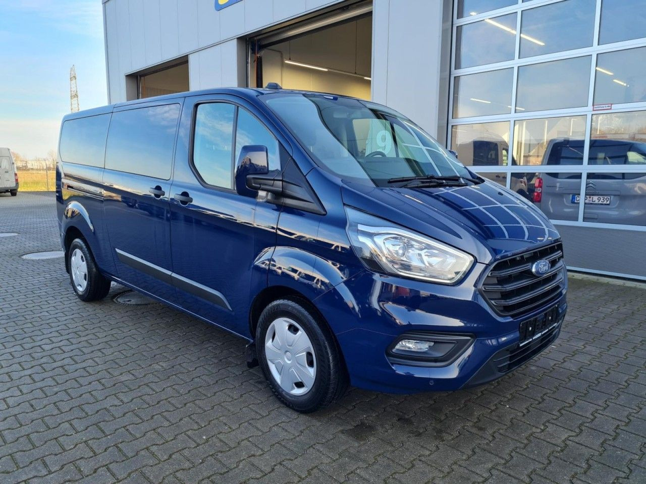 Ford Custom Kombi 320 L2 Trend 9 Sitze KLIMA PDC TEMP - Mikrobus: obrázok 3 Ford Custom Kombi 320 L2 Trend 9 Sitze KLIMA PDC TEMP - Mikrobus: obrázok 3