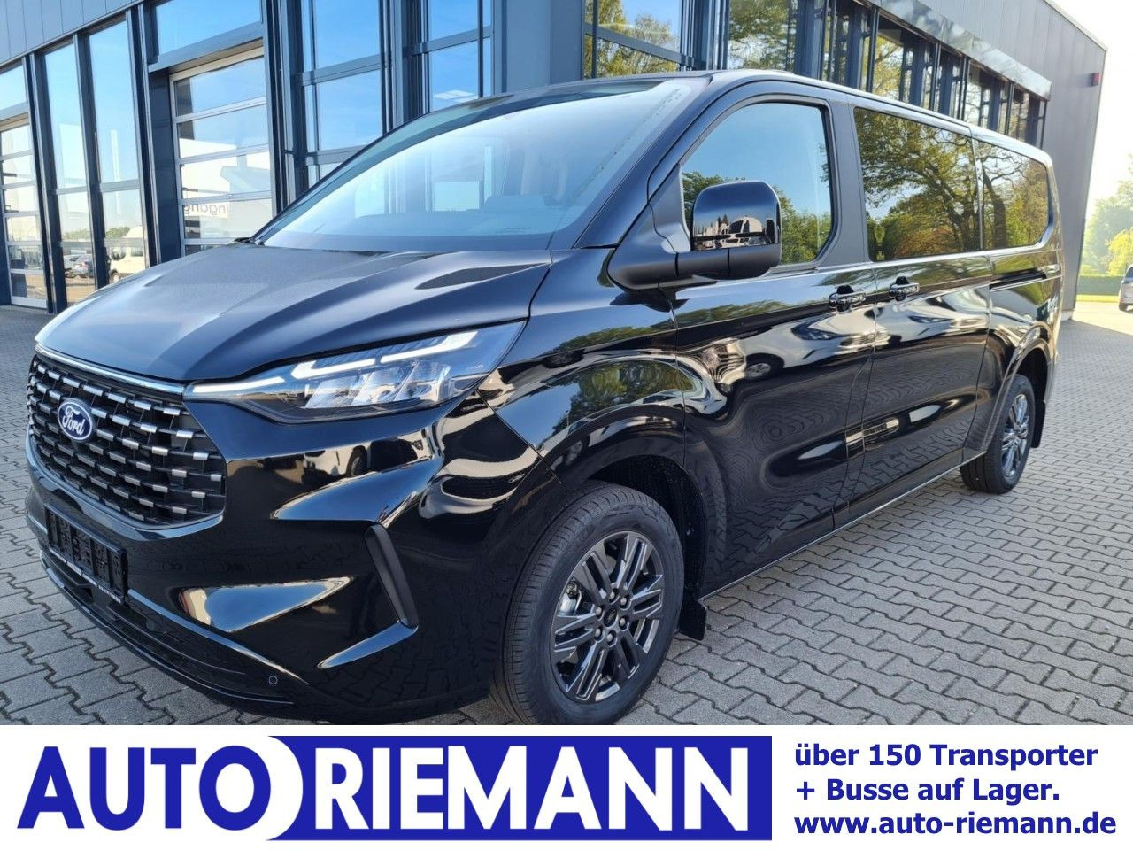 Ford Tourneo Custom 320 AG L2 Titanium 8 Sitze LEDER - Mikrobus: obrázok 1 Ford Tourneo Custom 320 AG L2 Titanium 8 Sitze LEDER - Mikrobus: obrázok 1