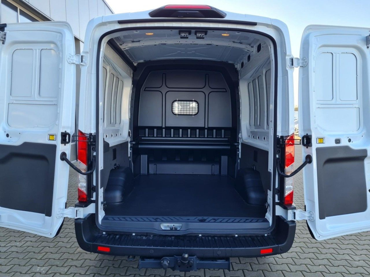 Ford Transit 350 Kasten Doka mixto TDCi L3 Trend AHK - Furgon: obrázok 5 Ford Transit 350 Kasten Doka mixto TDCi L3 Trend AHK - Furgon: obrázok 5